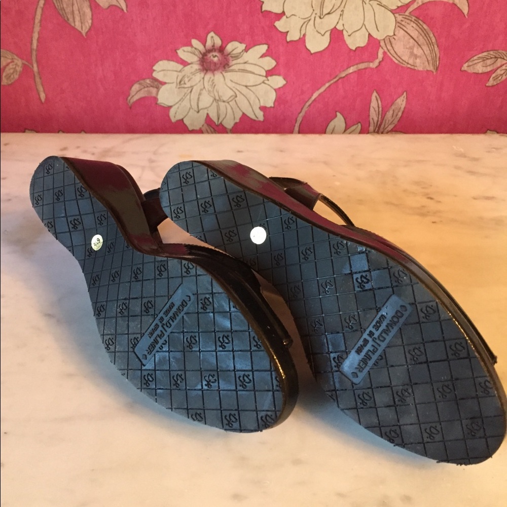 Donald J Pliner Black Patent Platform Sandals 6.5 - Picture 5 of 6